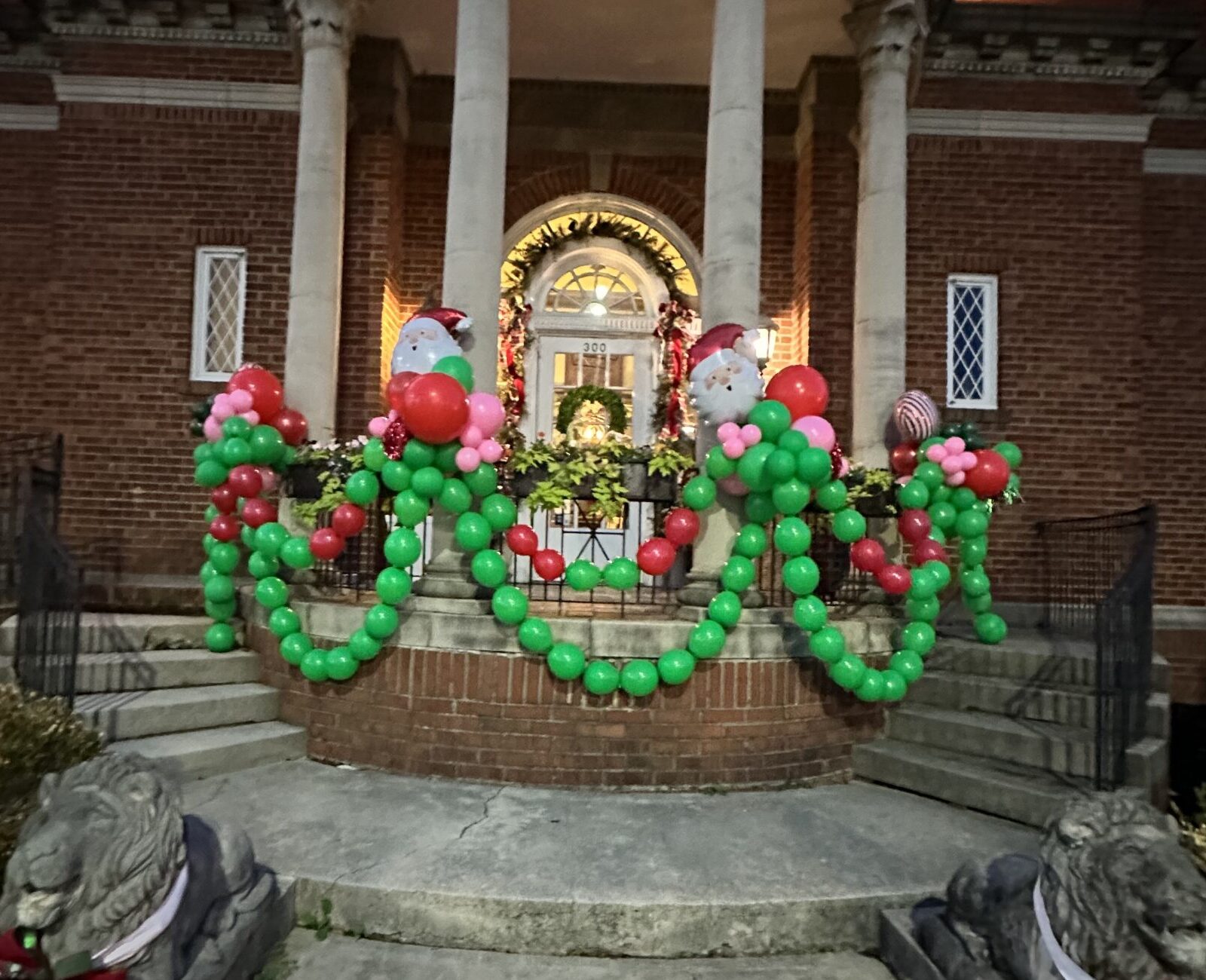 Outdoor Christmas Decor Balloon Draping Garlands with Santa Balloons